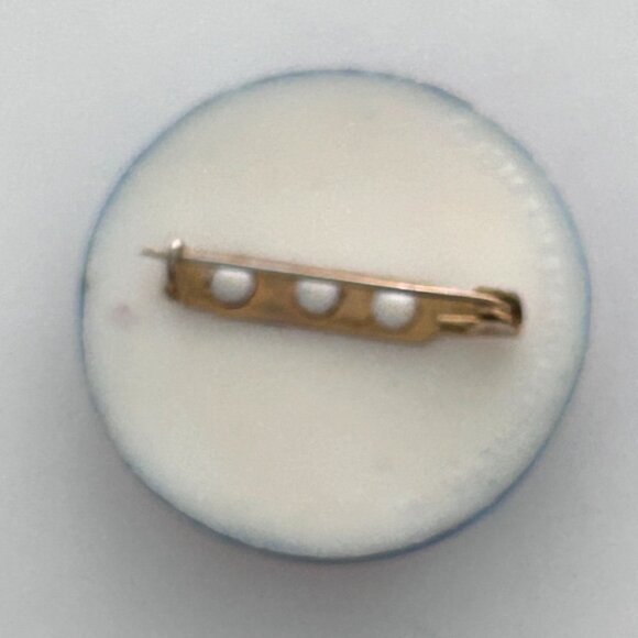 Vintage 1974 Raggedy Ann & Andy Bobbs Merrill Plastic Lapel Pin - Picture 3 of 4